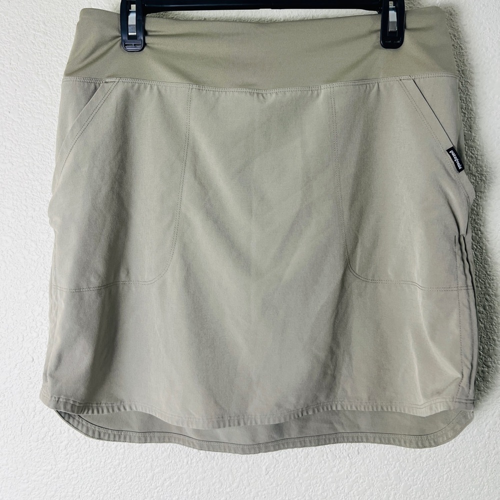Patagonia Tech Fishing Skort Skirt Sage Green Cinch Sides Outdoors Size M